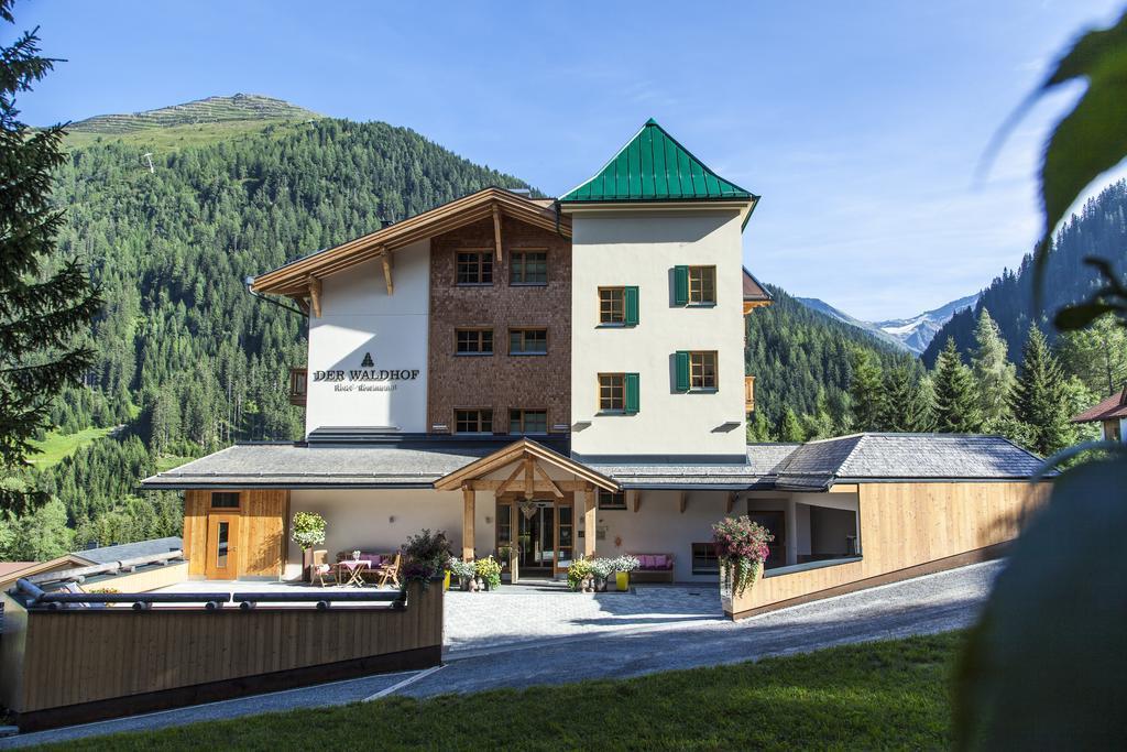 Отель Der Waldhof Санкт-Антон-ам-Арльберг Экстерьер фото