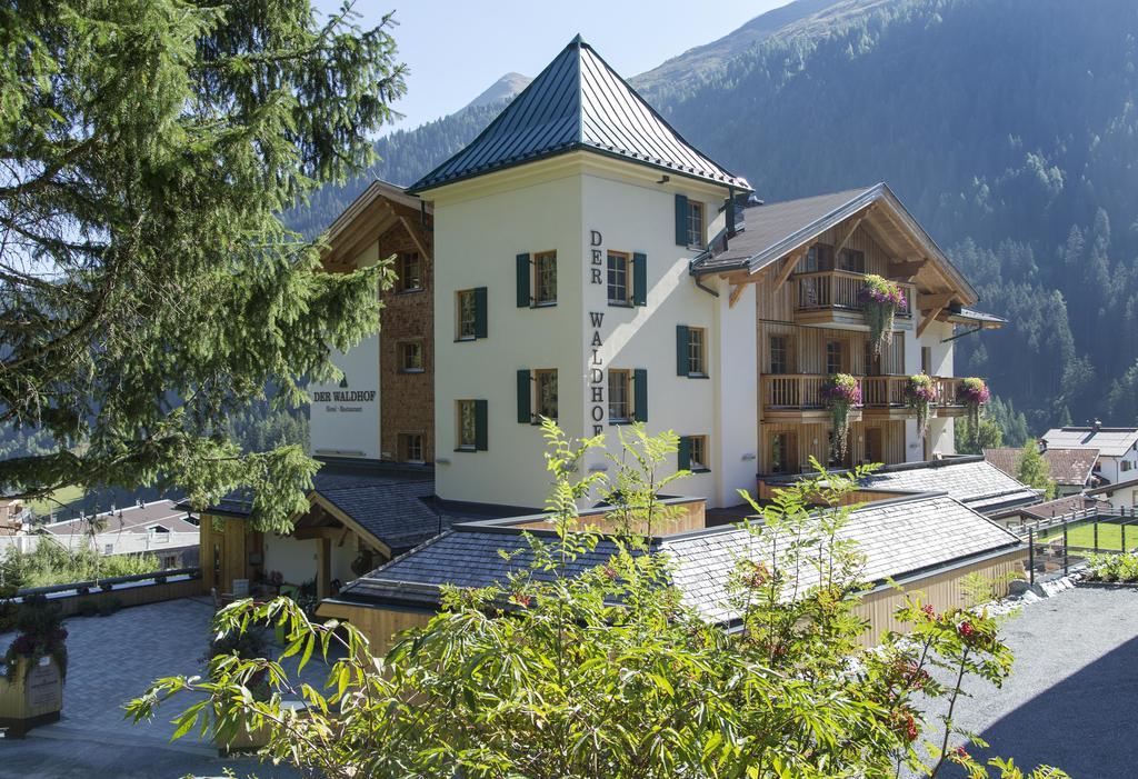 Отель Der Waldhof Санкт-Антон-ам-Арльберг Экстерьер фото